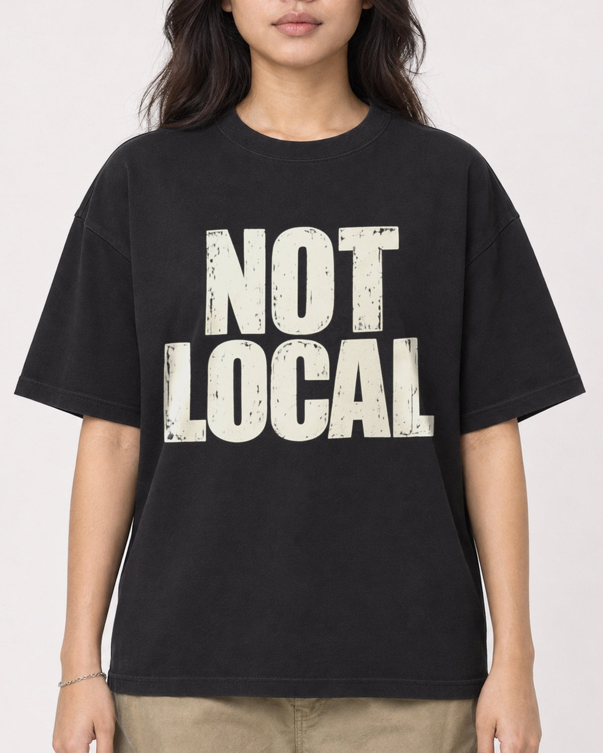 Mockup Boxy Heavyweight Tee Black female close-up 02