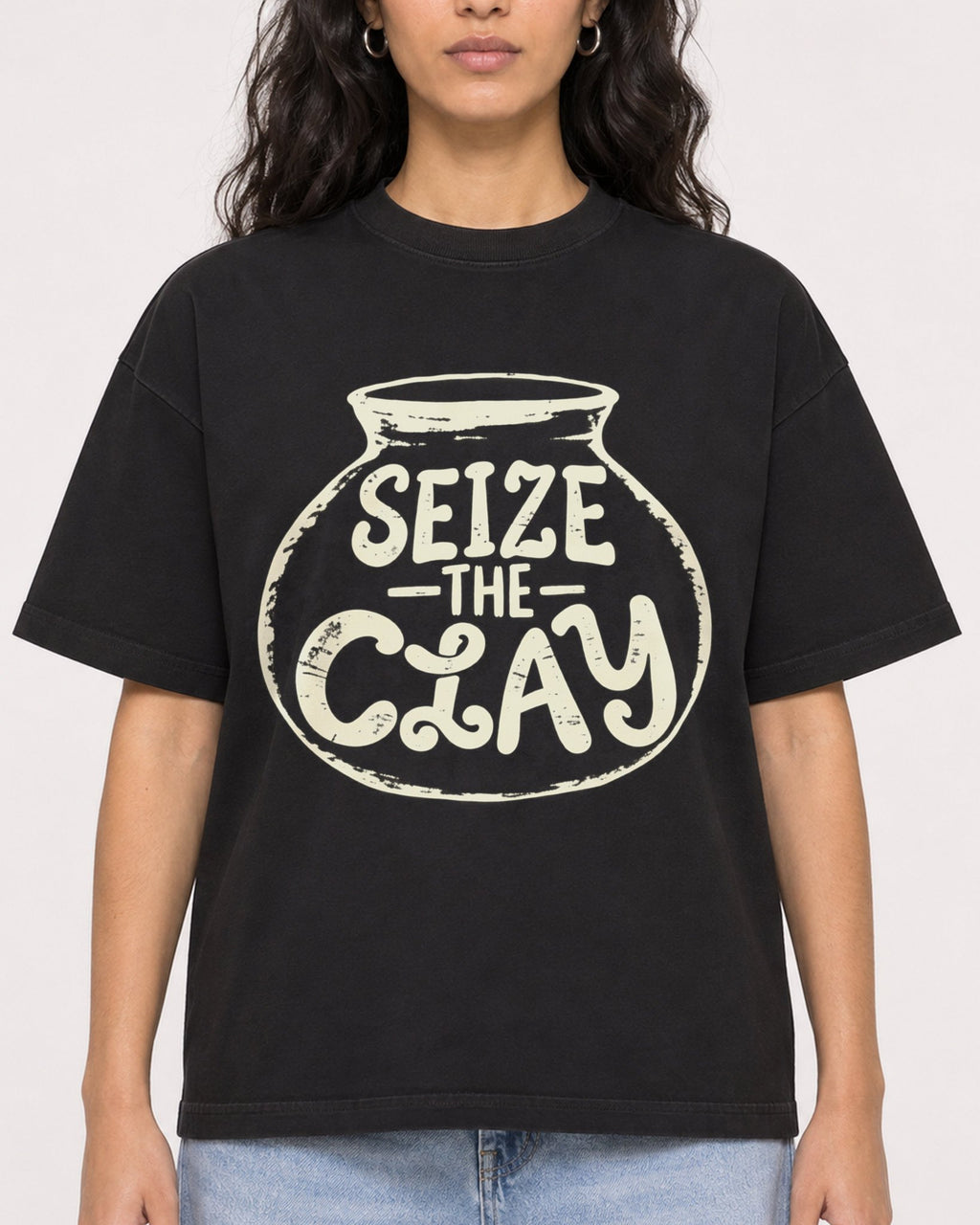 Mockup Boxy Heavyweight Tee Black female close-up 07