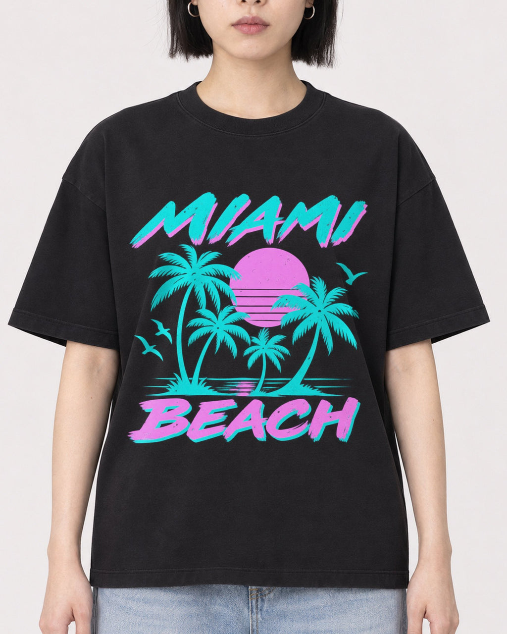 Mockup Boxy Heavyweight Tee Black female close-up 11