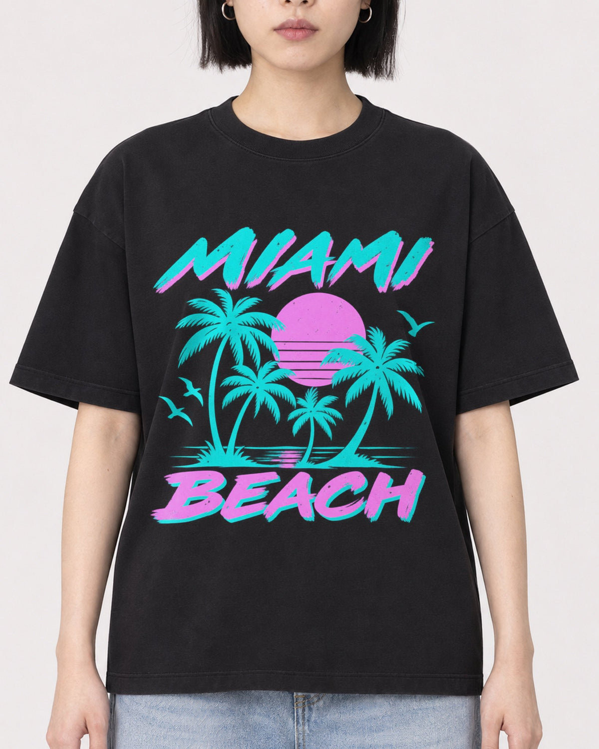 Mockup Boxy Heavyweight Tee Black female close-up 11
