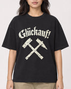 Mockup Boxy Heavyweight Tee Black female close-up 02