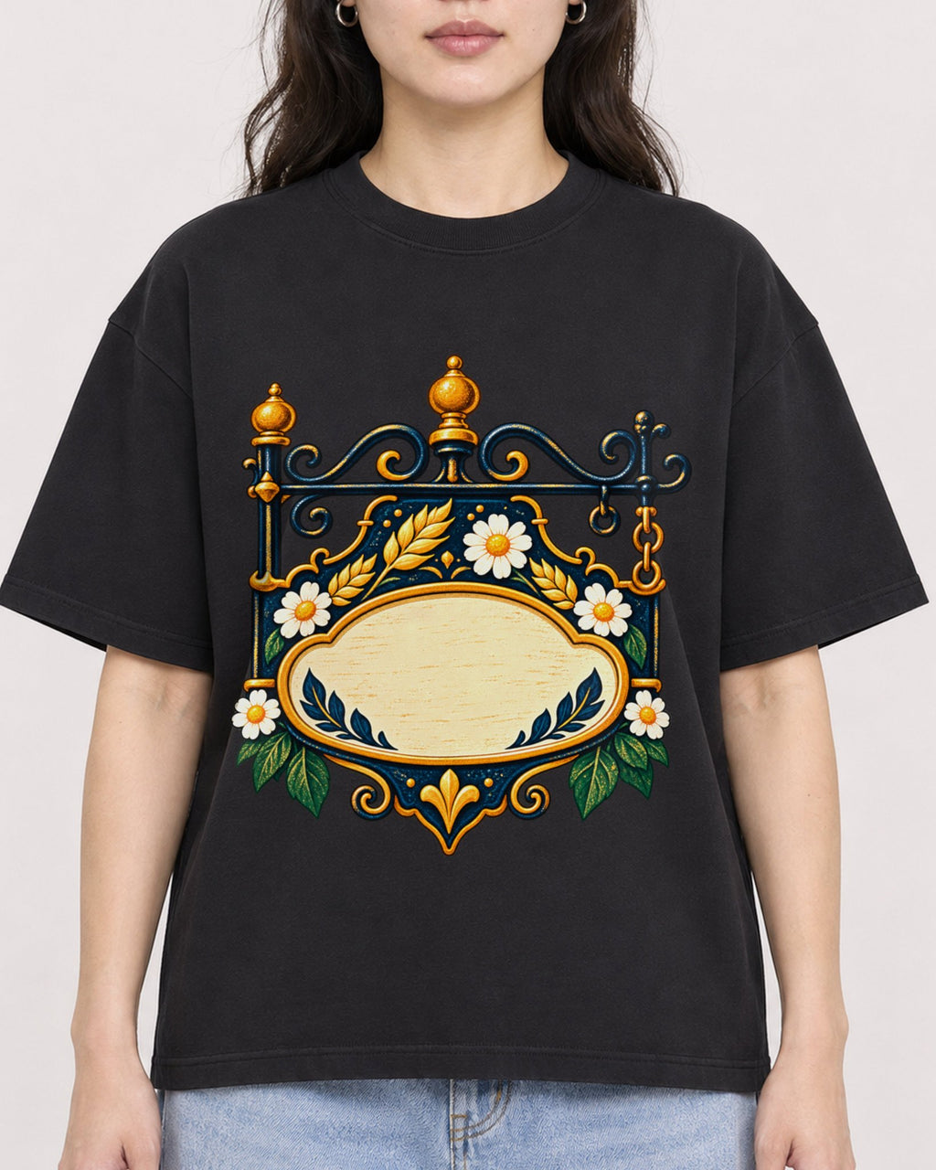 Mockup Boxy Heavyweight Tee Black female close-up 03