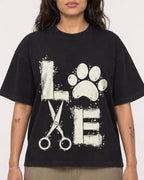 Mockup Boxy Heavyweight Tee Black female close-up 06