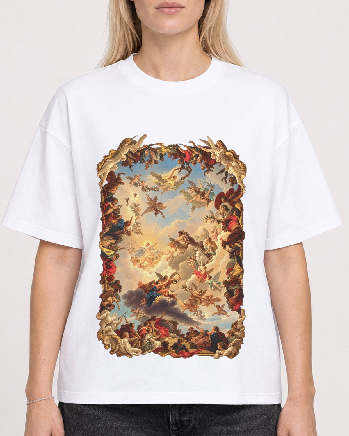 Mockup Boxy Heavyweight Tee White female close-up 08