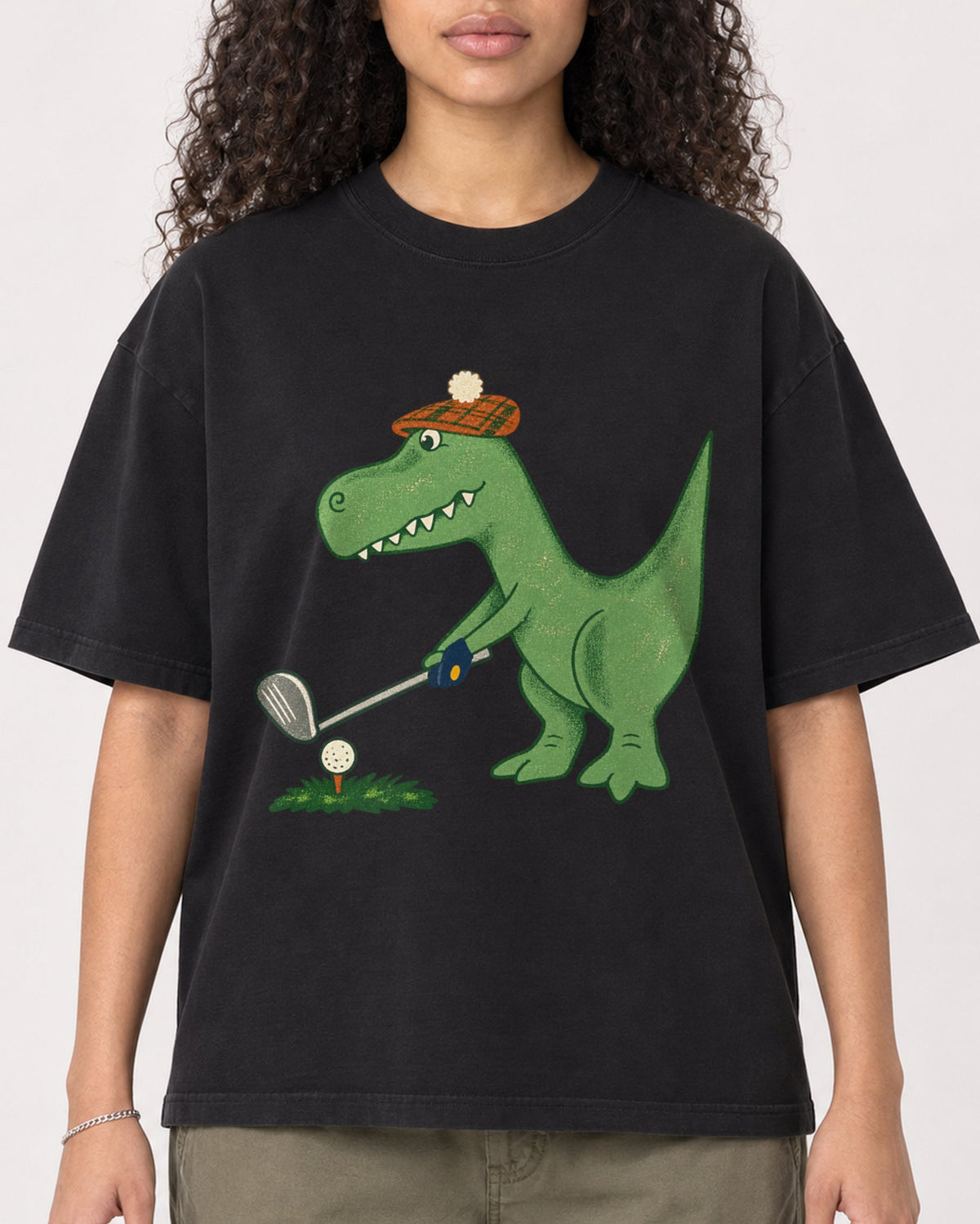 Mockup Boxy Heavyweight Tee Black female close-up 10