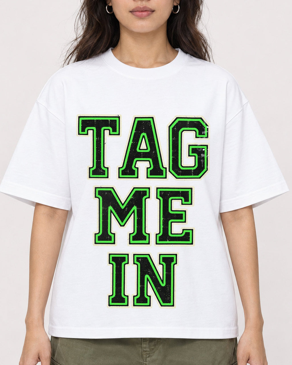 Mockup Boxy Heavyweight Tee White female close-up 02