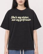 Mockup Boxy Heavyweight Tee Black female close-up 01