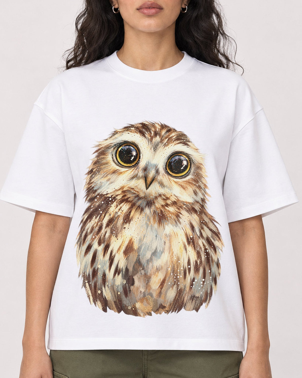 Mockup Boxy Heavyweight Tee White female close-up 07