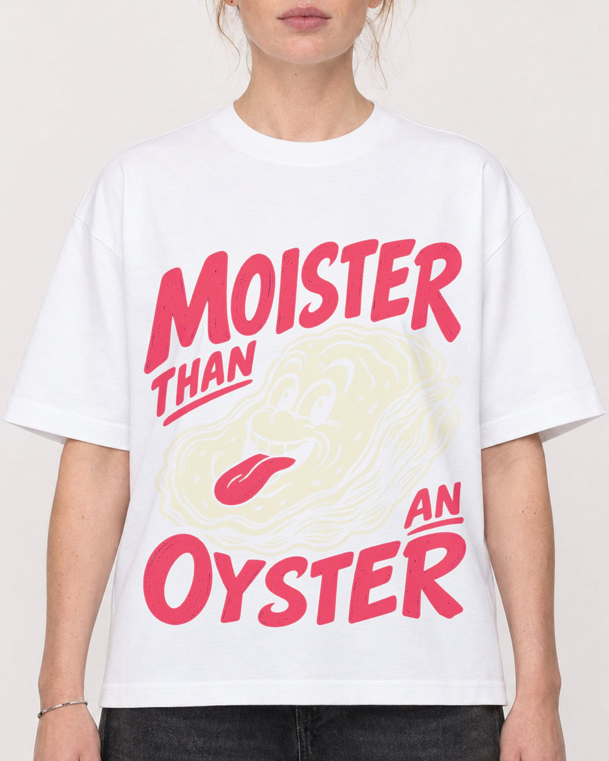 Mockup Boxy Heavyweight Tee White female close-up 28