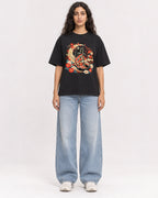 Mockup Boxy Heavyweight Tee Black female full-body 07