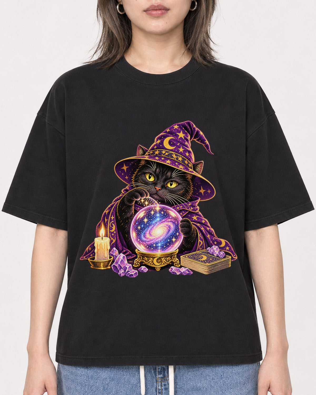 Mockup Boxy Heavyweight Tee Black female close-up 33