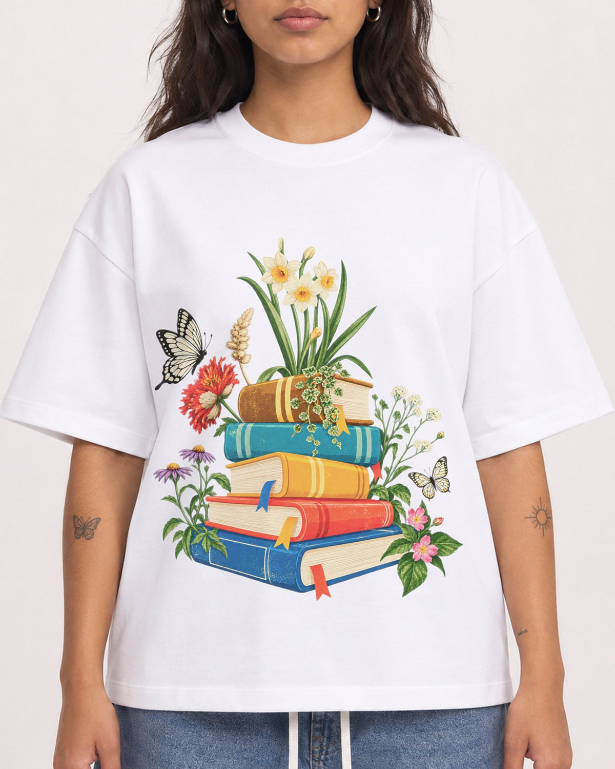 Mockup Boxy Heavyweight Tee White female close-up 06