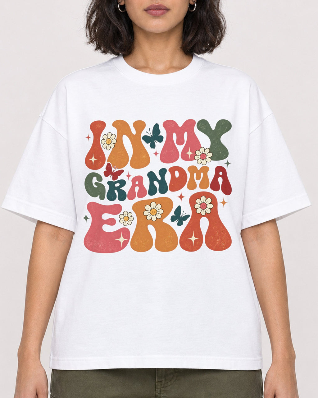 Mockup Boxy Heavyweight Tee White female close-up 37