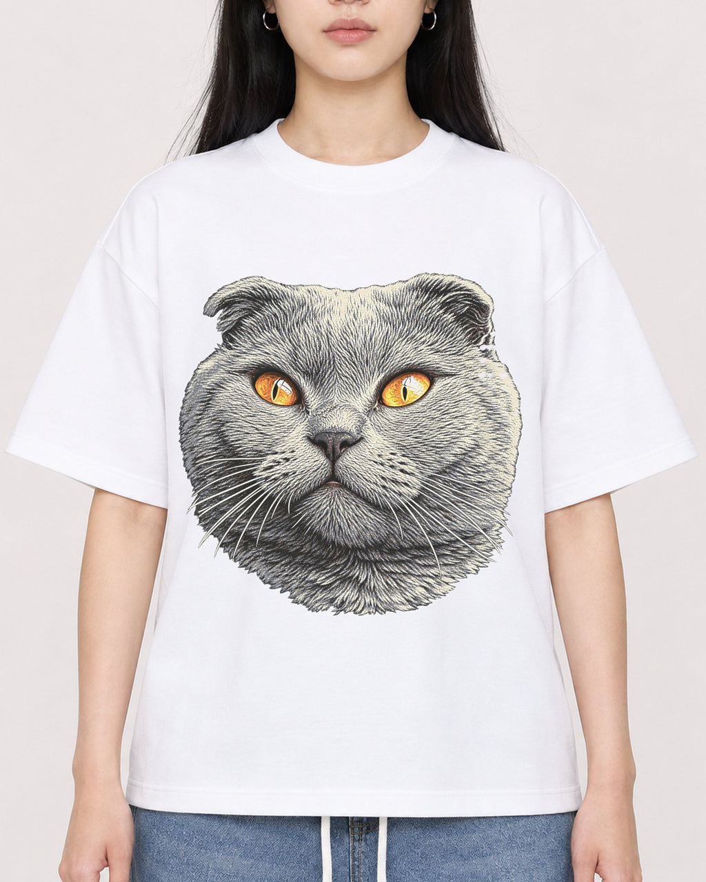 Mockup Boxy Heavyweight Tee White female close-up 01