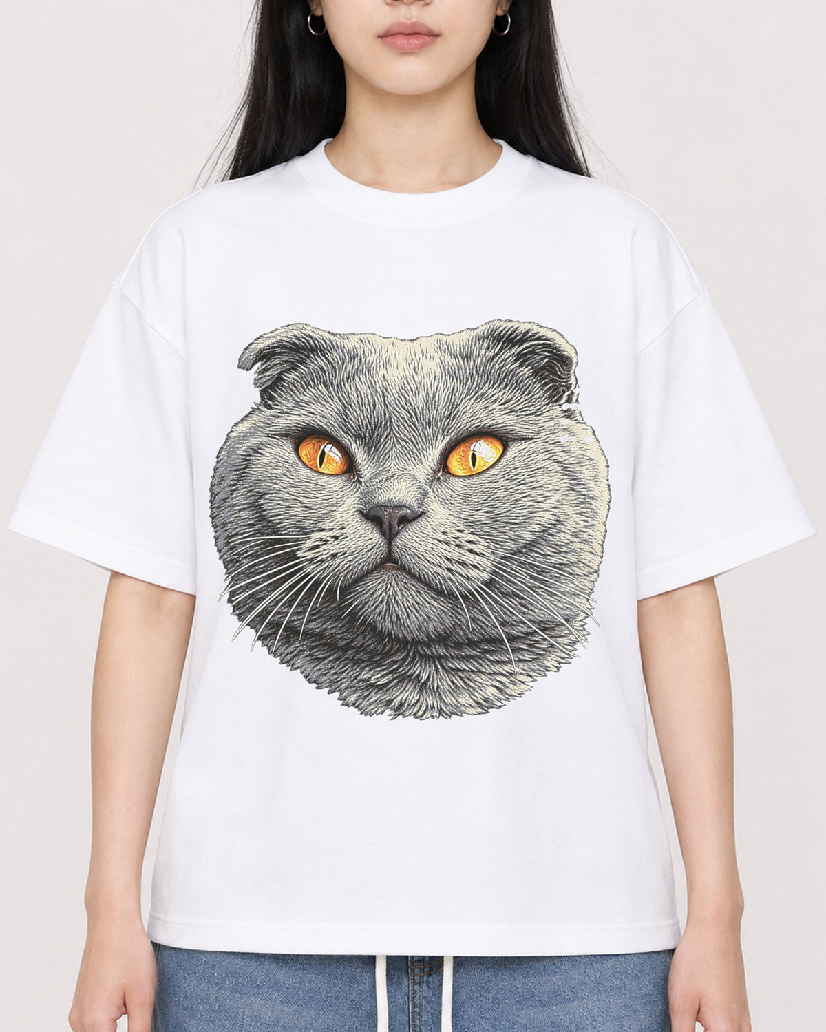 Mockup Boxy Heavyweight Tee White female close-up 01