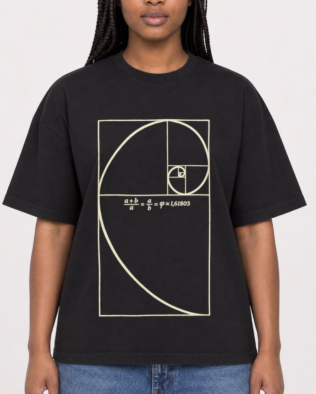 Mockup Boxy Heavyweight Tee Black female close-up 04