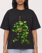 Mockup Boxy Heavyweight Tee Black female close-up 15