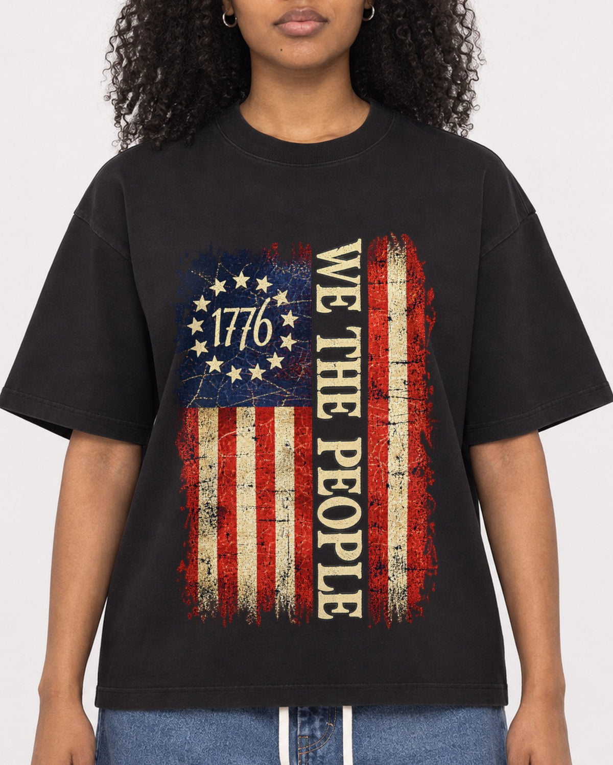 Mockup Boxy Heavyweight Tee Black female close-up 05