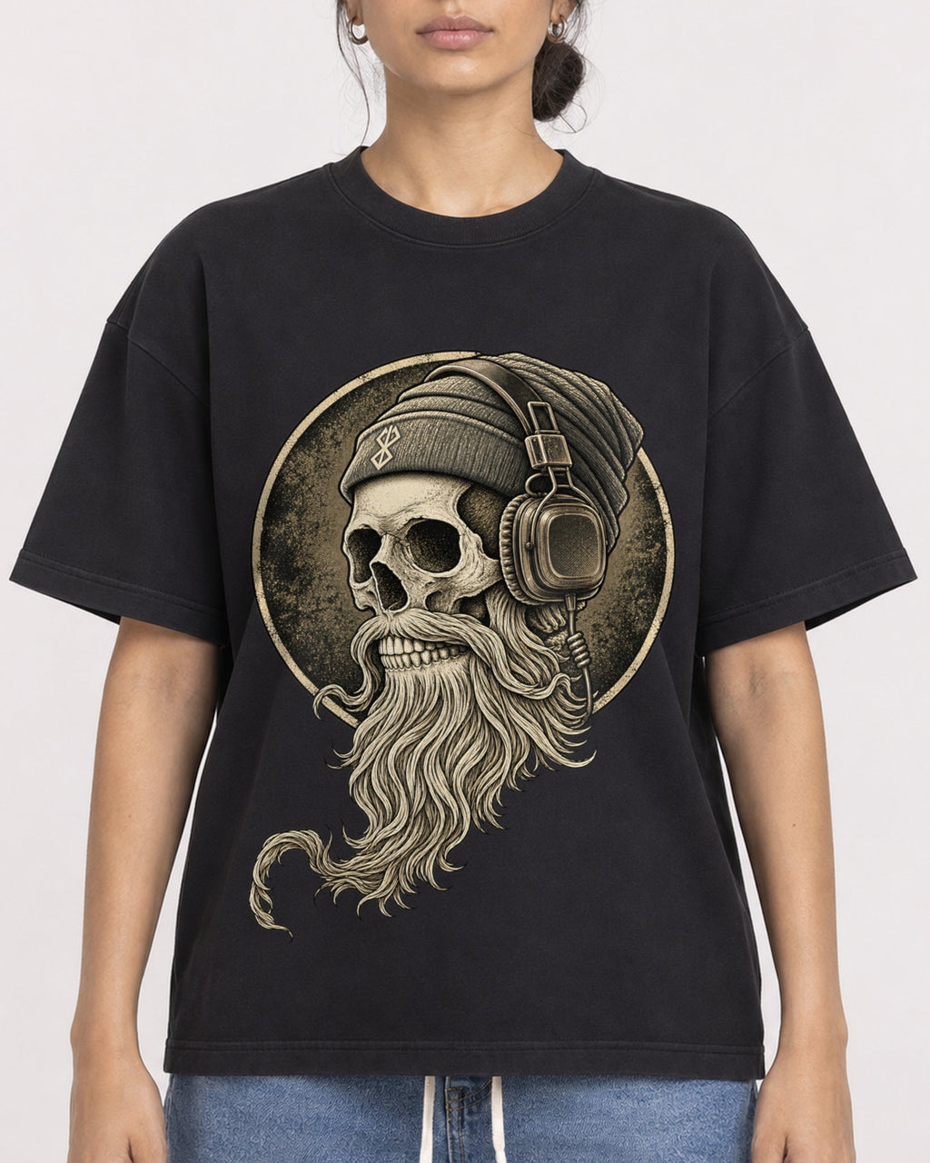 Mockup Boxy Heavyweight Tee Black female close-up 17