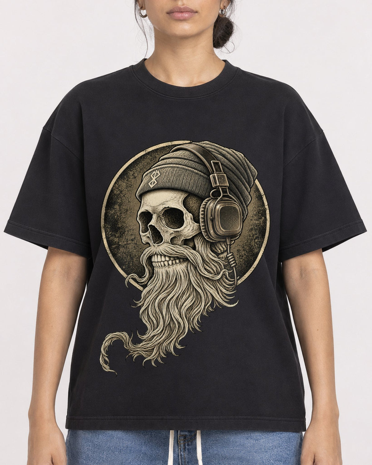 Mockup Boxy Heavyweight Tee Black female close-up 17
