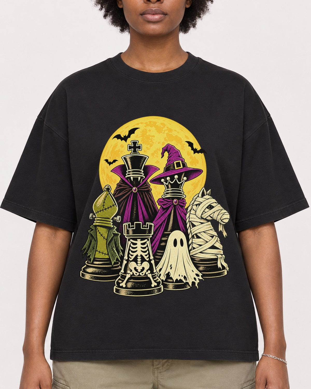 Mockup Boxy Heavyweight Tee Black female close-up 14