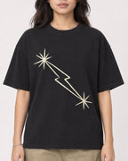 Mockup Boxy Heavyweight Tee Black female close-up 02