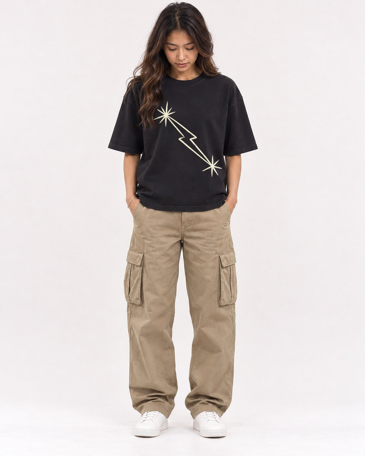 Mockup Boxy Heavyweight Tee Black female full-body 02
