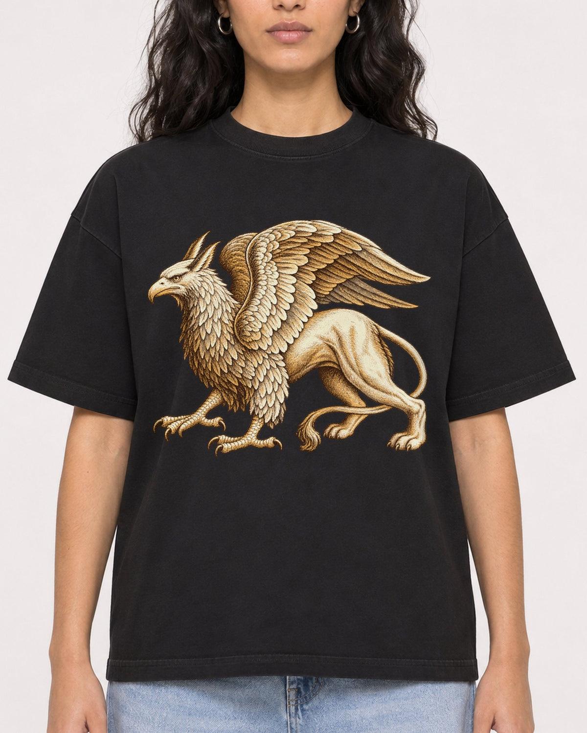 Mockup Boxy Heavyweight Tee Black female close-up 07