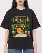 Mockup Boxy Heavyweight Tee Black female close-up 01