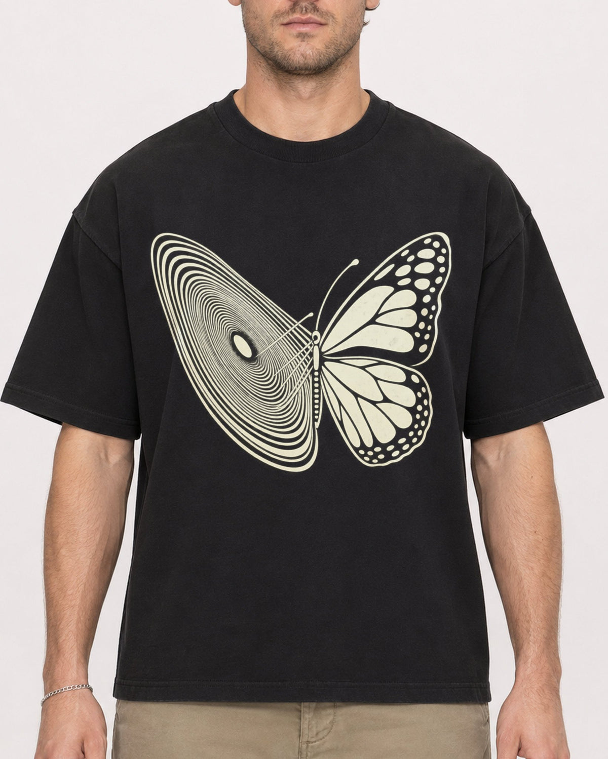 Mockup Boxy Heavyweight Tee Black male close-up 08