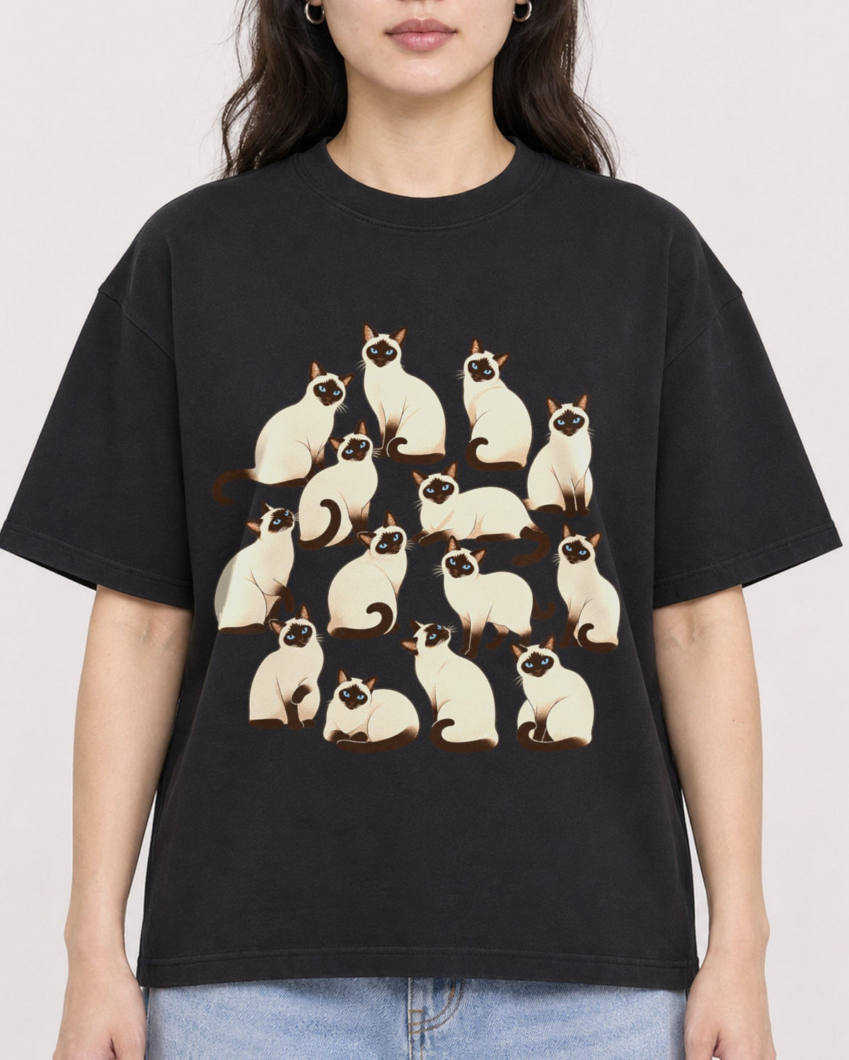 Mockup Boxy Heavyweight Tee Black female close-up 03
