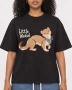 Mockup Boxy Heavyweight Tee Black female close-up 05