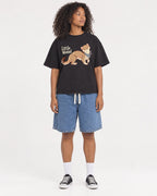 Mockup Boxy Heavyweight Tee Black female full-body 05