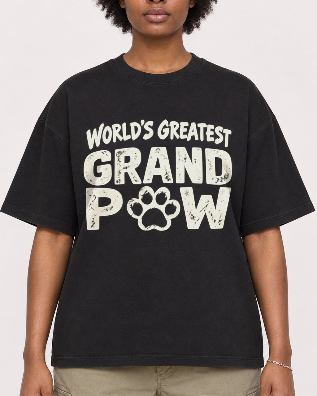 Mockup Boxy Heavyweight Tee Black female close-up 14