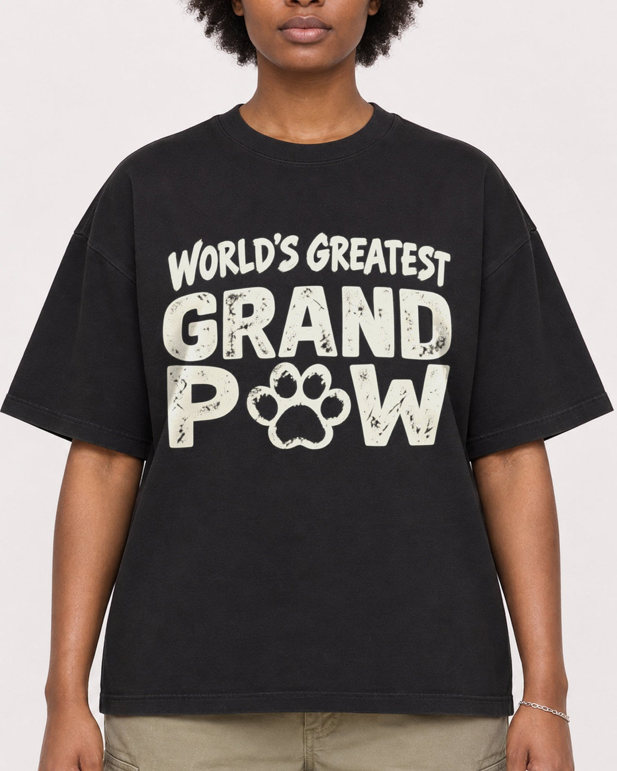 Mockup Boxy Heavyweight Tee Black female close-up 14