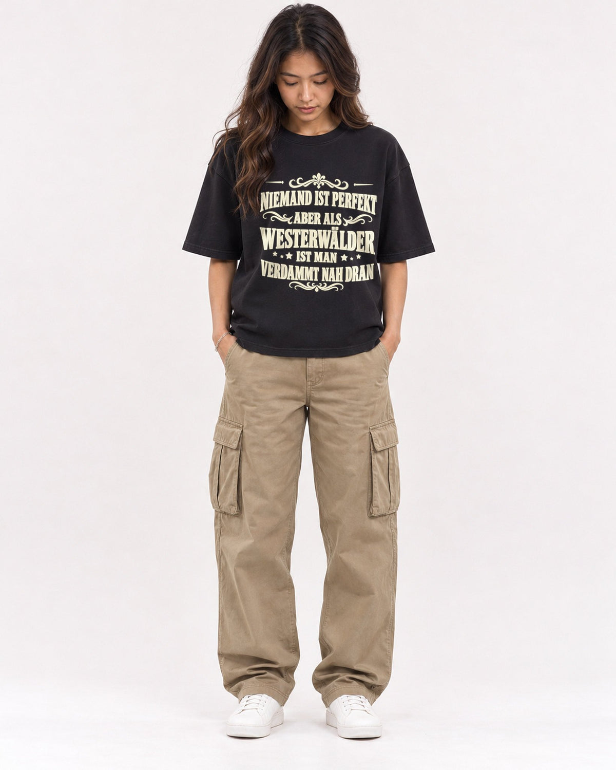 Mockup Boxy Heavyweight Tee Black female full-body 02