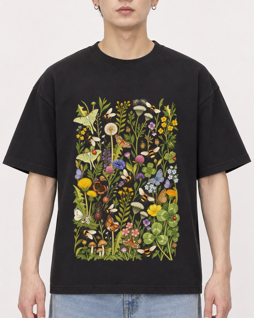 Mockup Boxy Heavyweight Tee Black male close-up 01