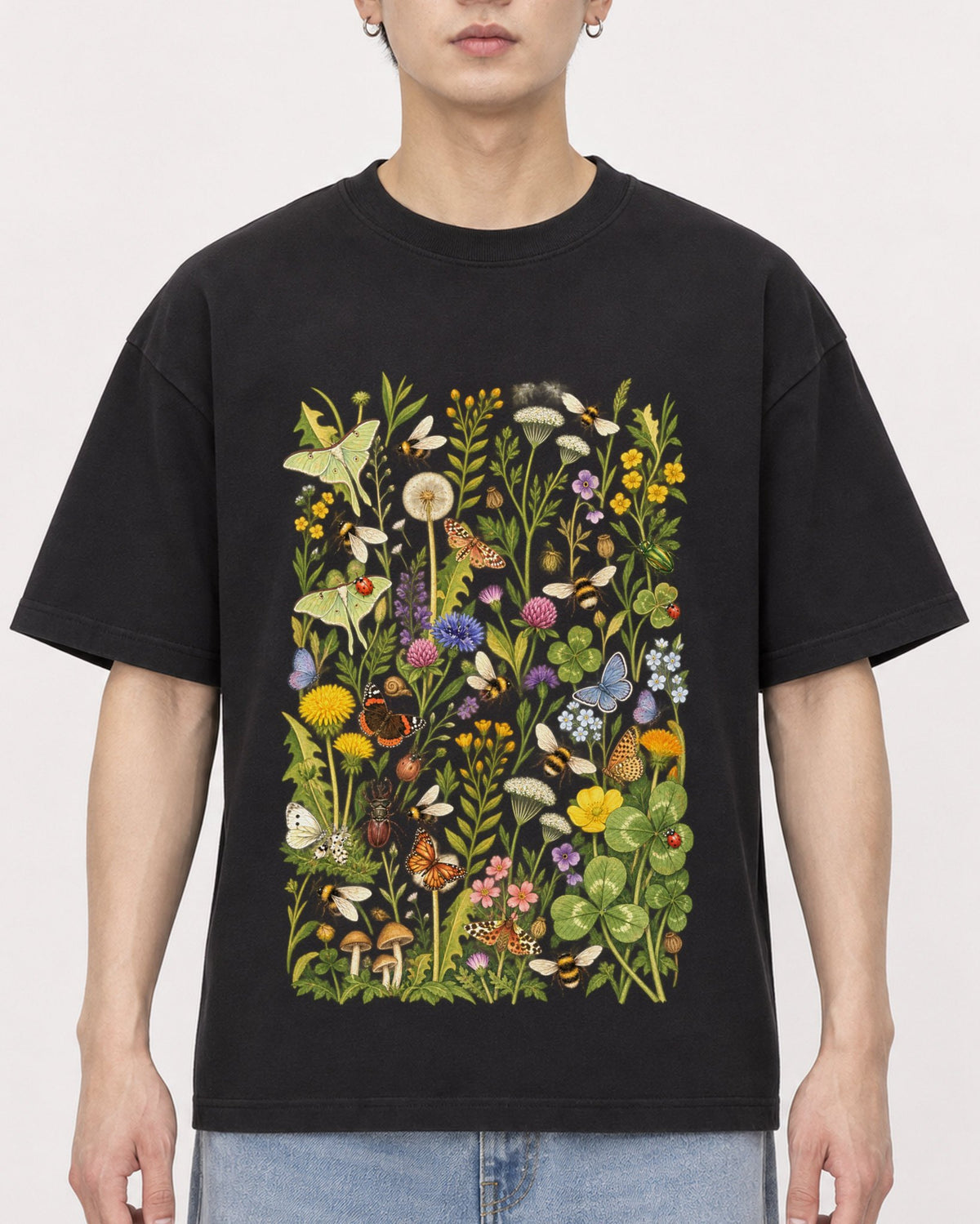 Mockup Boxy Heavyweight Tee Black male close-up 01