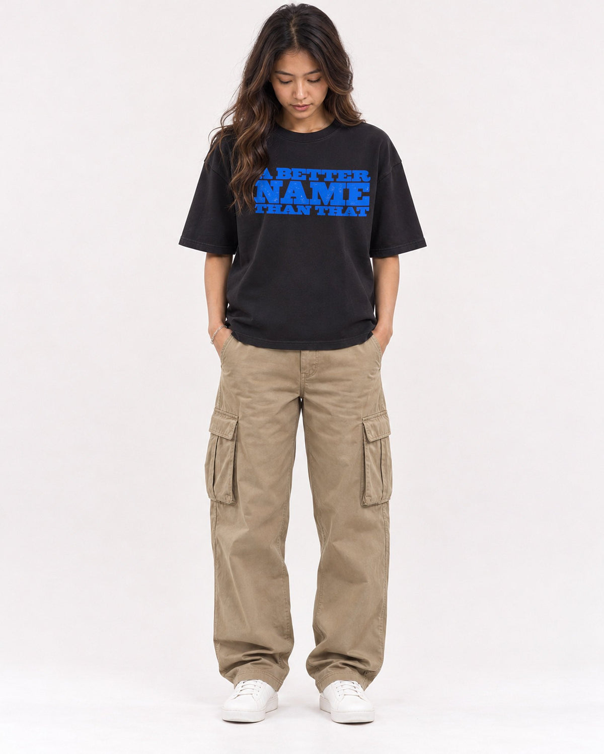 Mockup Boxy Heavyweight Tee Black female full-body 02