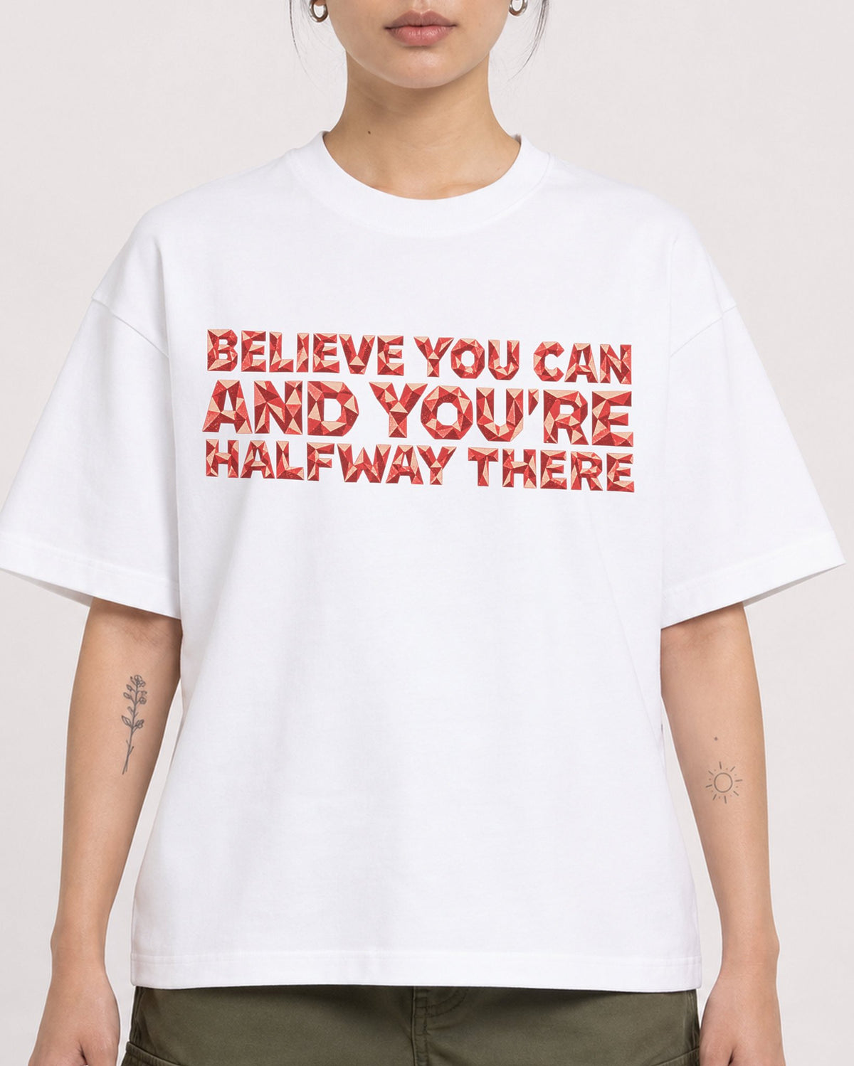 Mockup Boxy Heavyweight Tee White female close-up 12