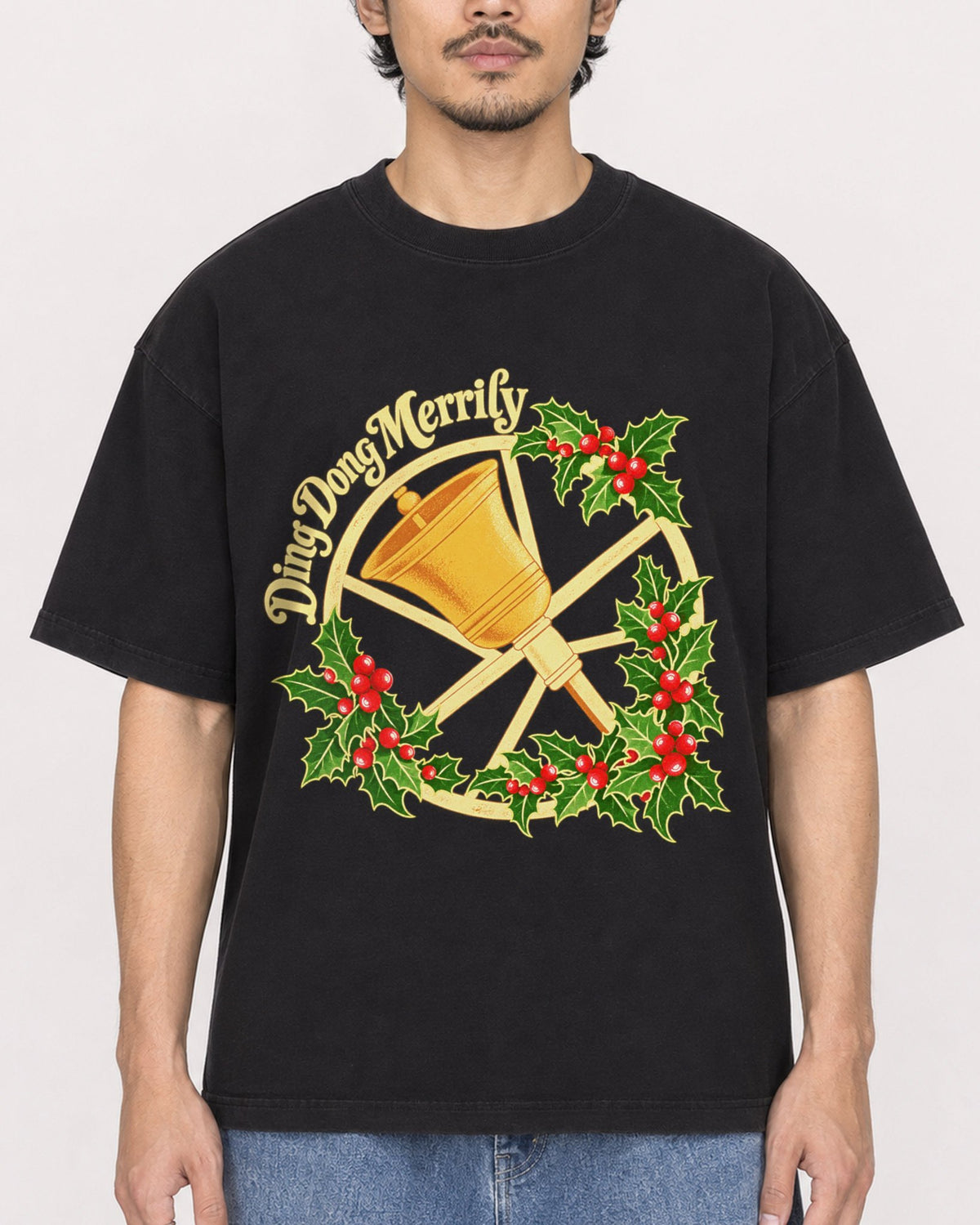 Mockup Boxy Heavyweight Tee Black male close-up 02