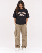 Mockup Boxy Heavyweight Tee Black female full-body 02