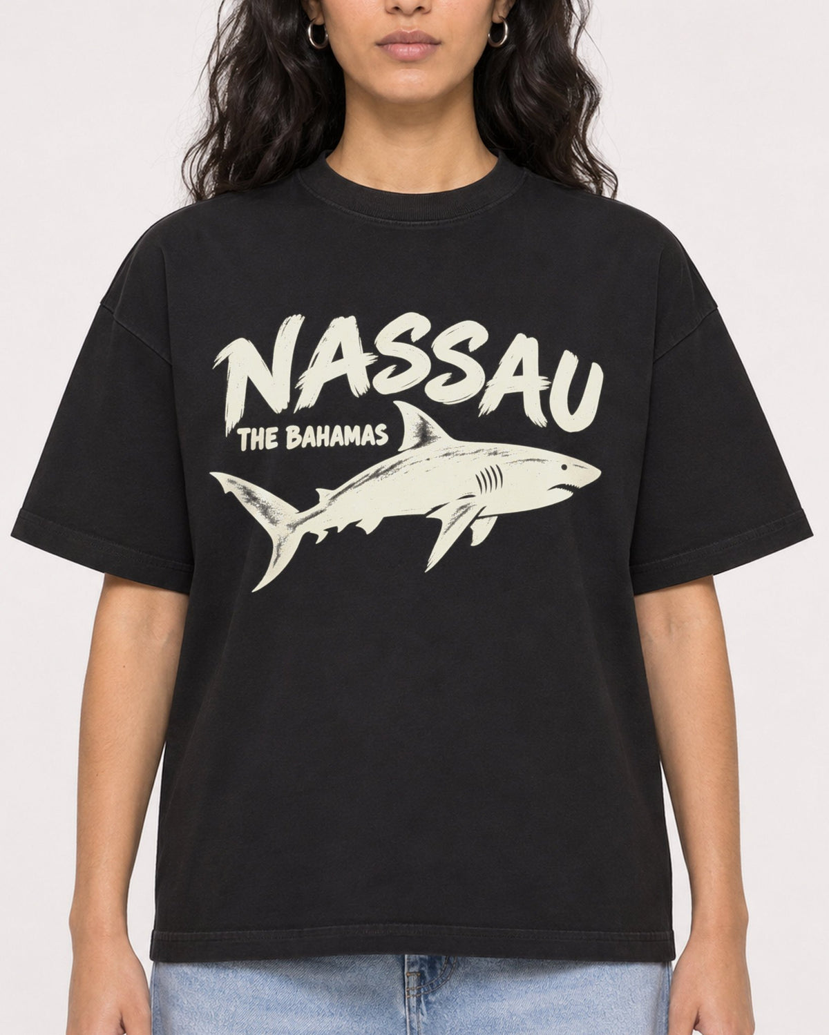 Mockup Boxy Heavyweight Tee Black female close-up 07