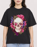 Mockup Boxy Heavyweight Tee Black female close-up 03