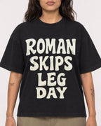 Mockup Boxy Heavyweight Tee Black female close-up 06