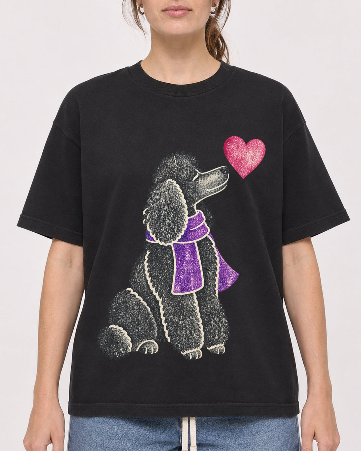 Mockup Boxy Heavyweight Tee Black female close-up 29