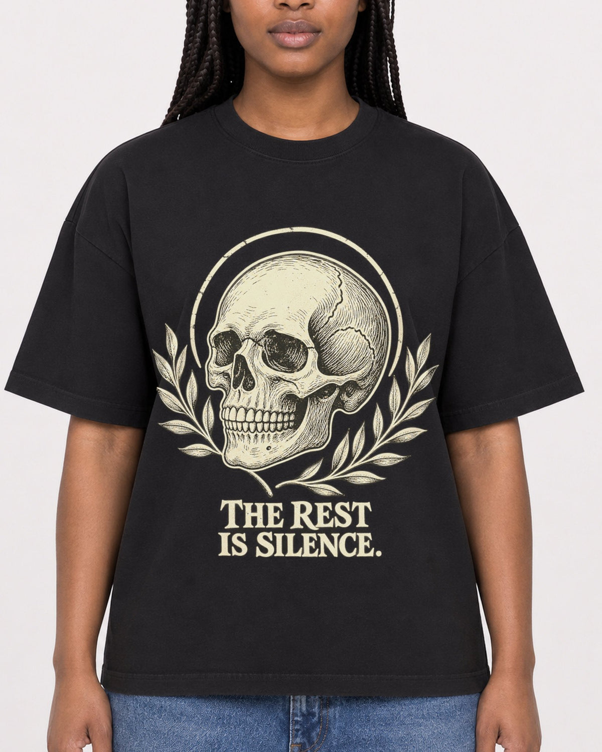 Mockup Boxy Heavyweight Tee Black female close-up 04