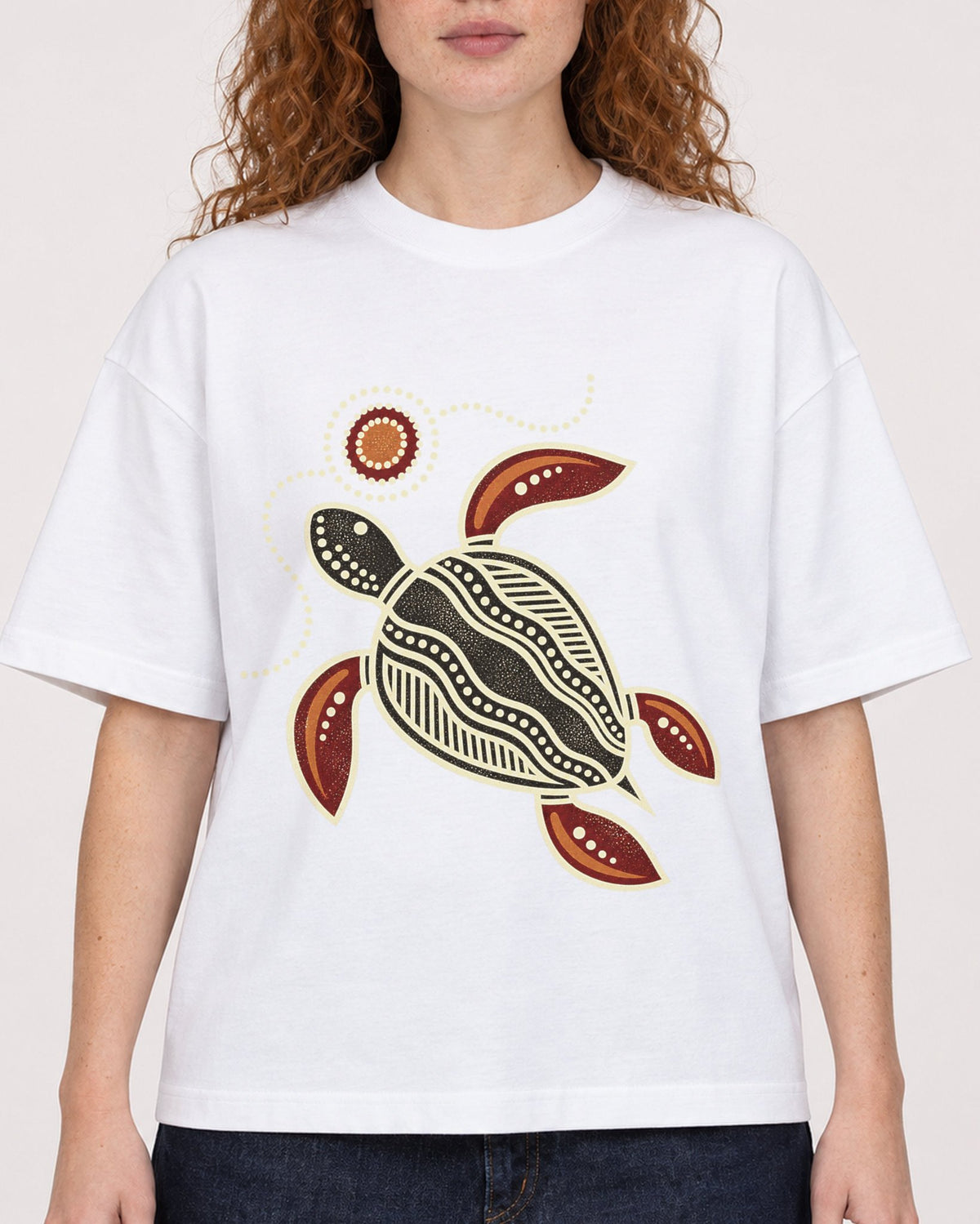 Mockup Boxy Heavyweight Tee White female close-up 09