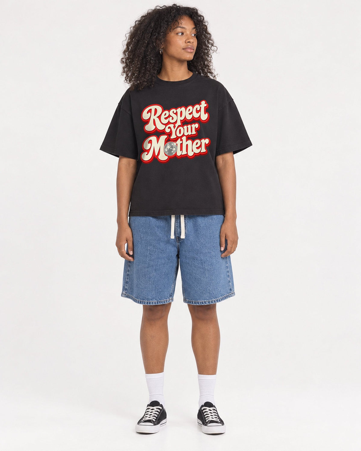 Mockup Boxy Heavyweight Tee Black female full-body 05
