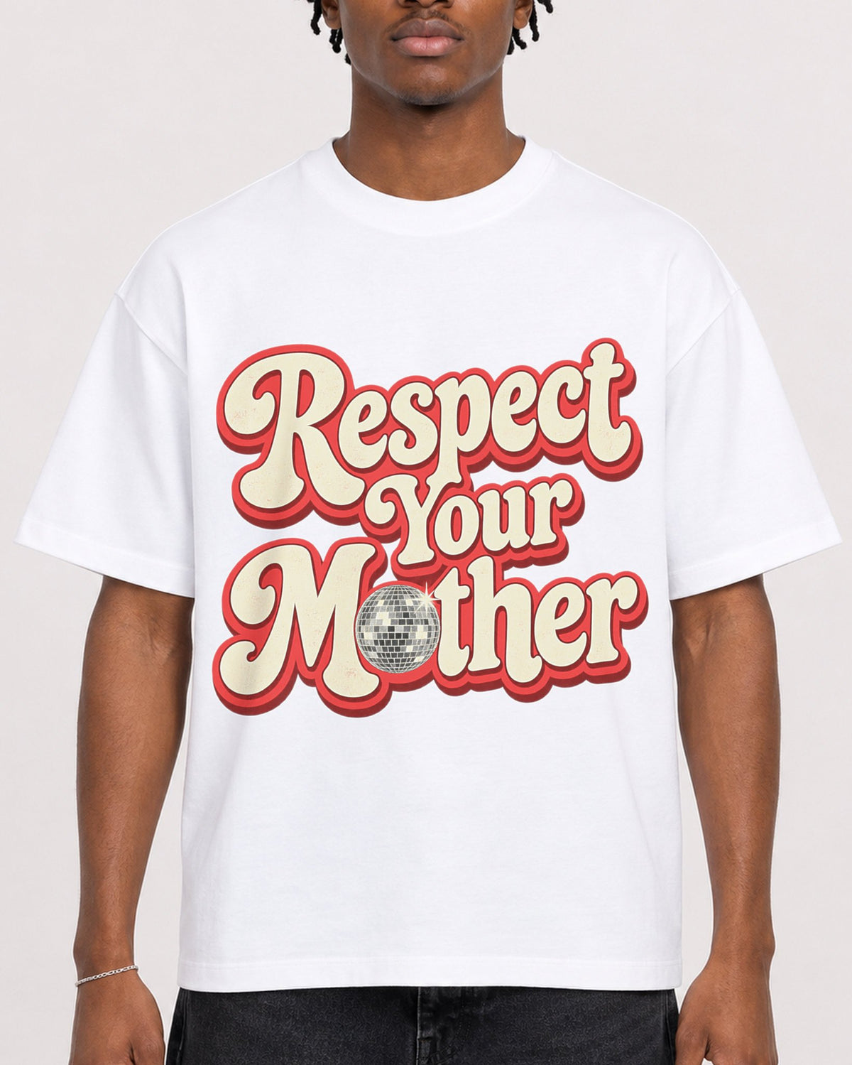 Mockup Boxy Heavyweight Tee White male close-up 05